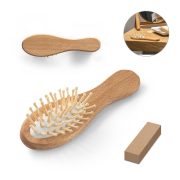 DERN. Wooden hairbrush with round bamboo bristles